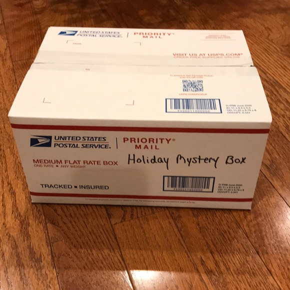 HOLIDAY MYSTERY BOX Everything in box NWT’s - Picture 2 of 2